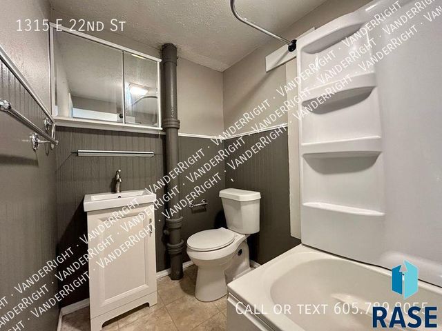 1315 E 22nd St St Street, Sioux Falls, SD 57105