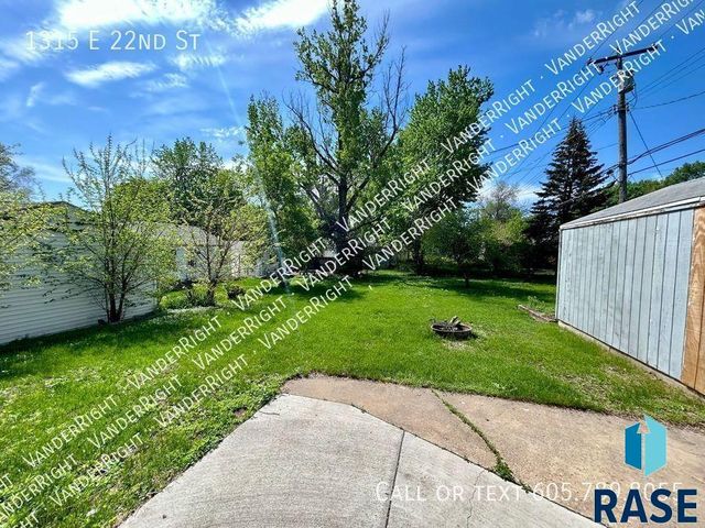 1315 E 22nd St St Street, Sioux Falls, SD 57105