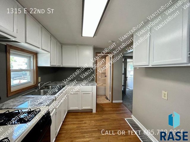 1315 E 22nd St St Street, Sioux Falls, SD 57105