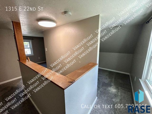 1315 E 22nd St St Street, Sioux Falls, SD 57105