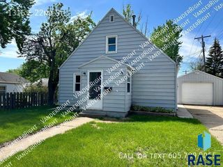 1315 E 22nd St St Street, Sioux Falls, SD 57105