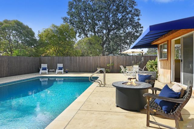 25 Roosevelt Ave, San Rafael, CA 94903