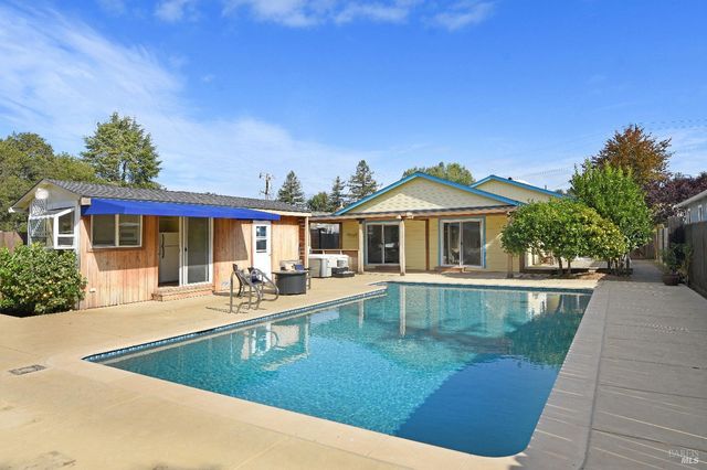 25 Roosevelt Ave, San Rafael, CA 94903