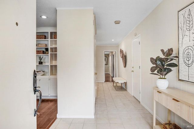 25 Roosevelt Ave, San Rafael, CA 94903