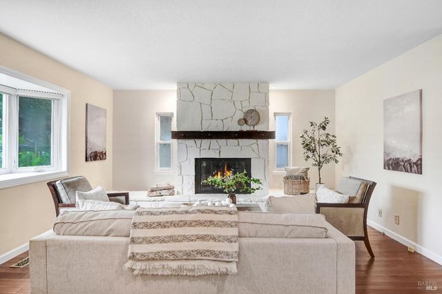 25 Roosevelt Ave, San Rafael, CA 94903