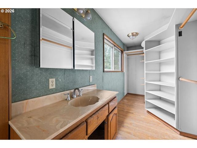 4185 Sw 102ND Ave, Beaverton, OR 97005