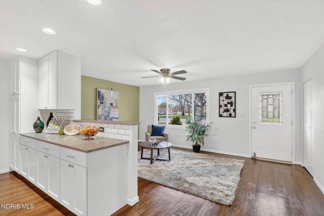 318 W South Boundary Street, Perrysburg, OH 43551