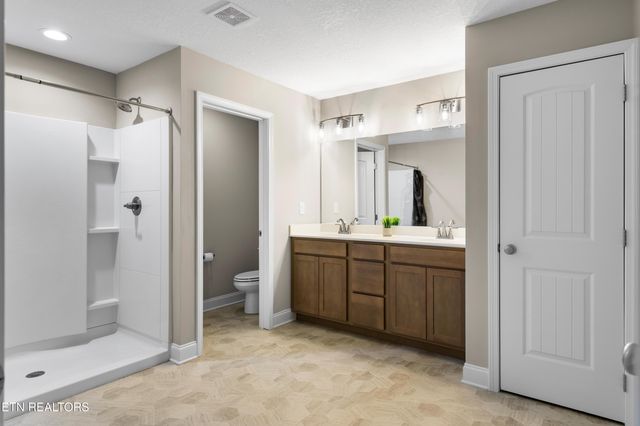 240 Broadberry Ave, Oak Ridge, TN 37830