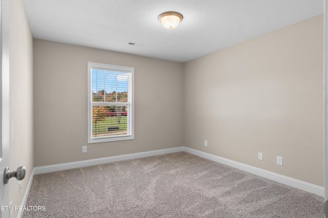 240 Broadberry Ave, Oak Ridge, TN 37830