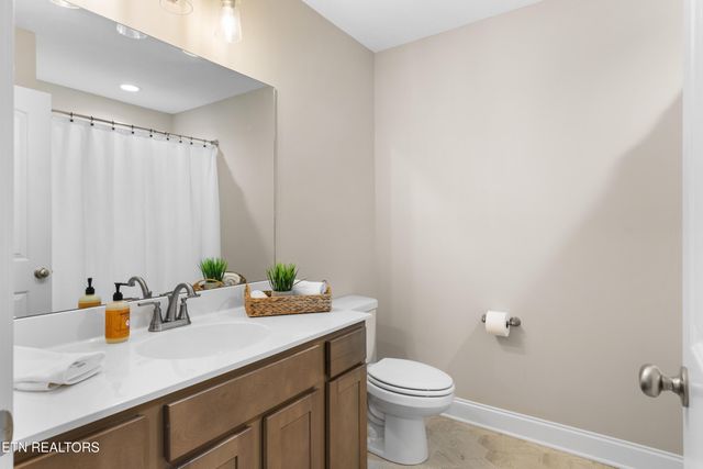 240 Broadberry Ave, Oak Ridge, TN 37830