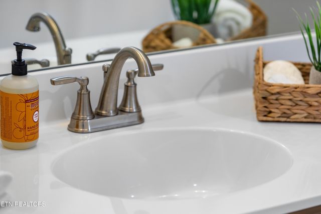 240 Broadberry Ave, Oak Ridge, TN 37830