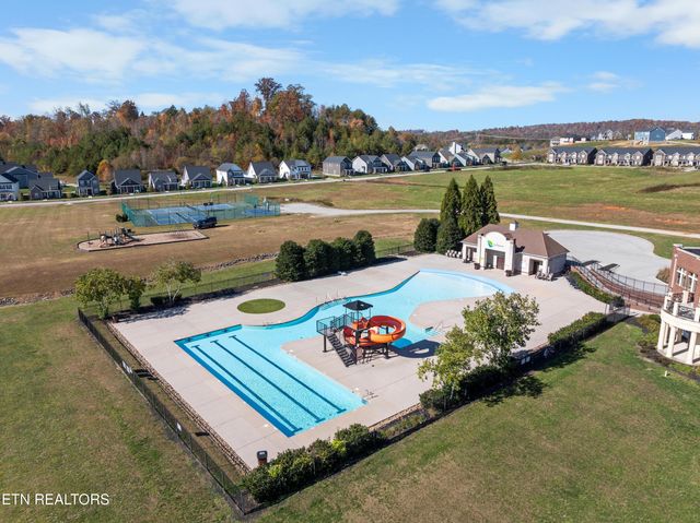 240 Broadberry Ave, Oak Ridge, TN 37830