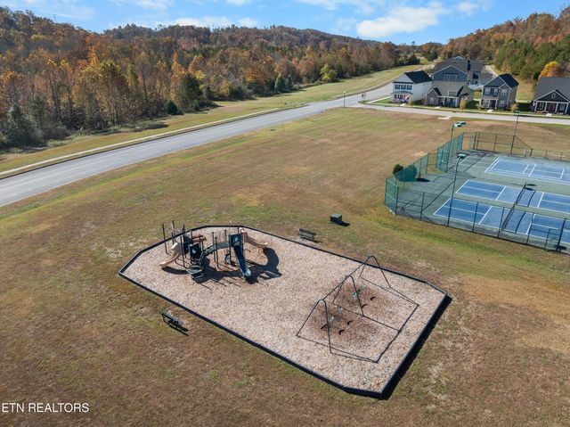 240 Broadberry Ave, Oak Ridge, TN 37830