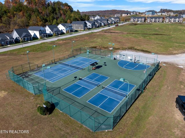 240 Broadberry Ave, Oak Ridge, TN 37830