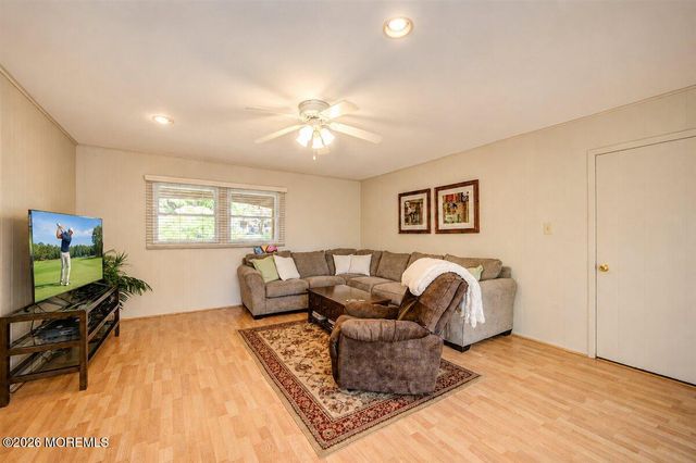 28 Morningside Drive, Old Bridge, NJ 08857