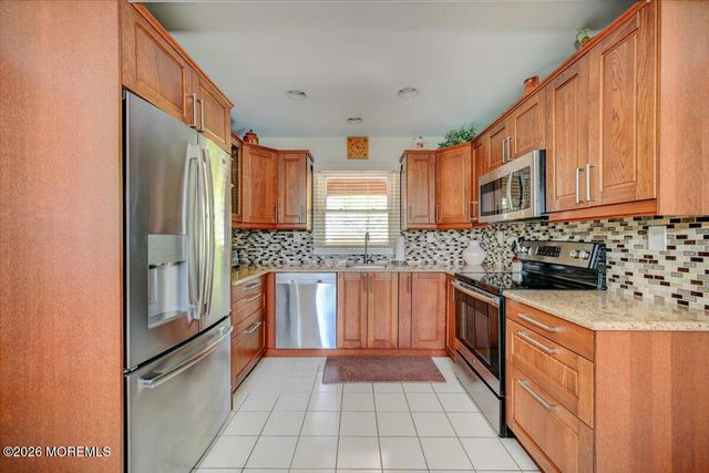 28 Morningside Drive, Old Bridge, NJ 08857