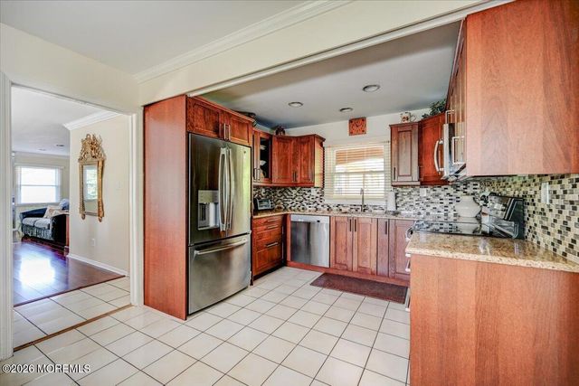 28 Morningside Drive, Old Bridge, NJ 08857