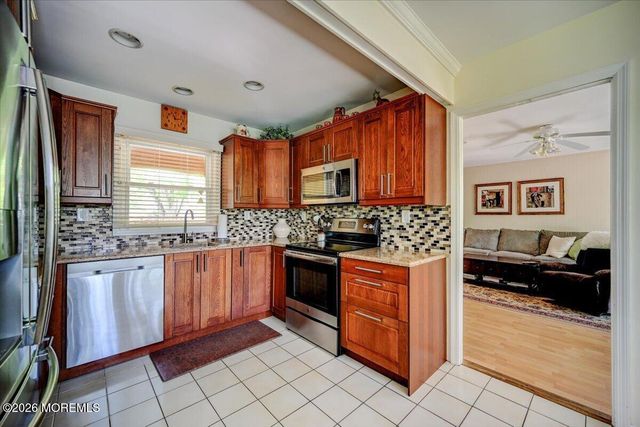 28 Morningside Drive, Old Bridge, NJ 08857