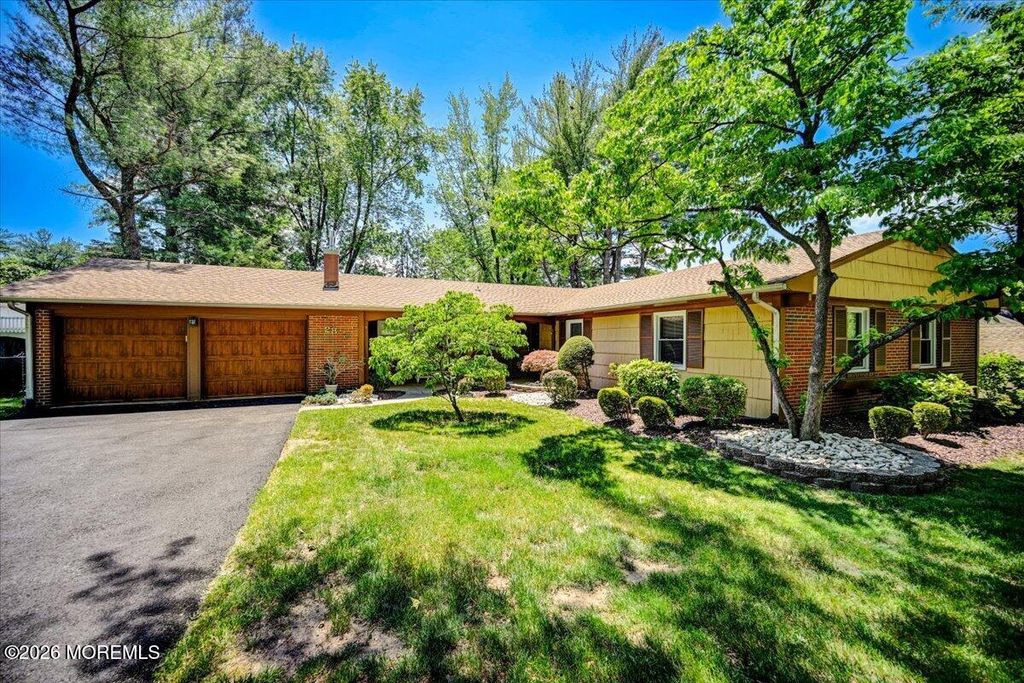28 Morningside Drive, Old Bridge, NJ 08857
