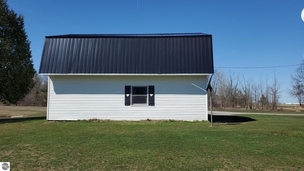 Image 29 of property listing at 5085 W Redstone Road, St Louis, MI 48880