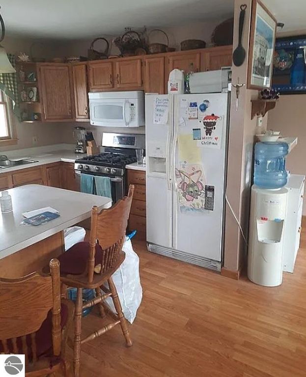 Image 4 of property listing at 5085 W Redstone Road, St Louis, MI 48880