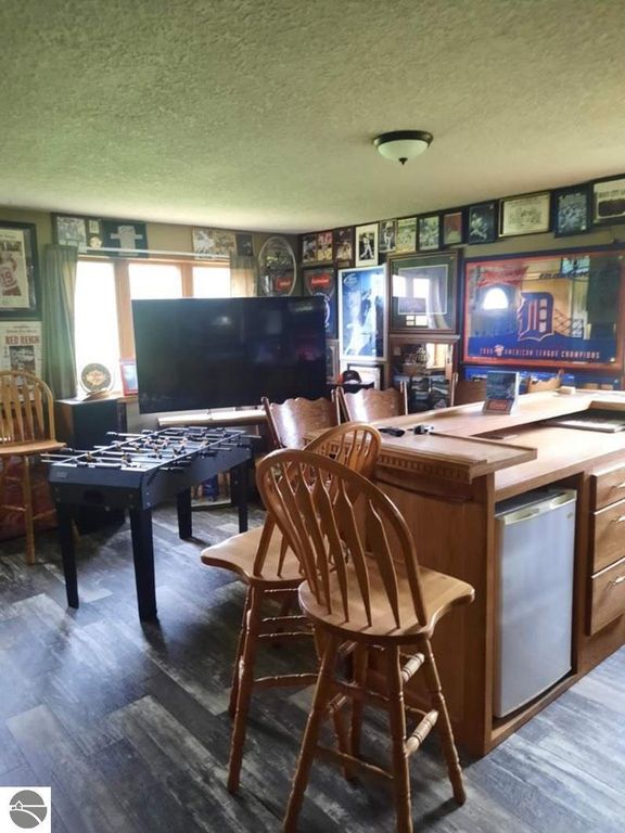 Image 6 of property listing at 5085 W Redstone Road, St Louis, MI 48880