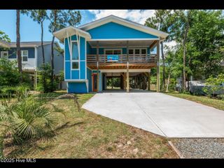 119 NE 27th Street, Oak Island, NC 28465