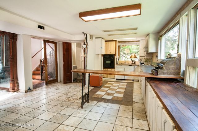 357 Ridgeway Ave, Louisville, KY 40207