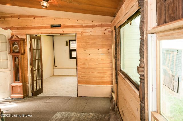 357 Ridgeway Ave, Louisville, KY 40207