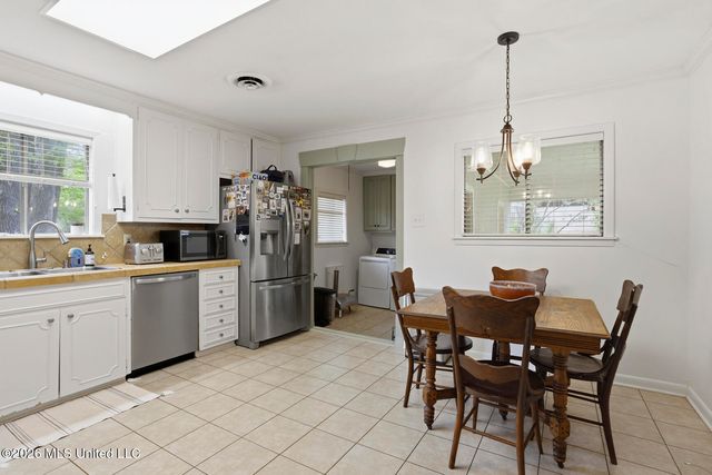 1527 Kimwood Circle, Jackson, MS 39211