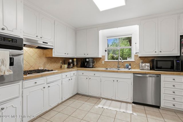 1527 Kimwood Circle, Jackson, MS 39211
