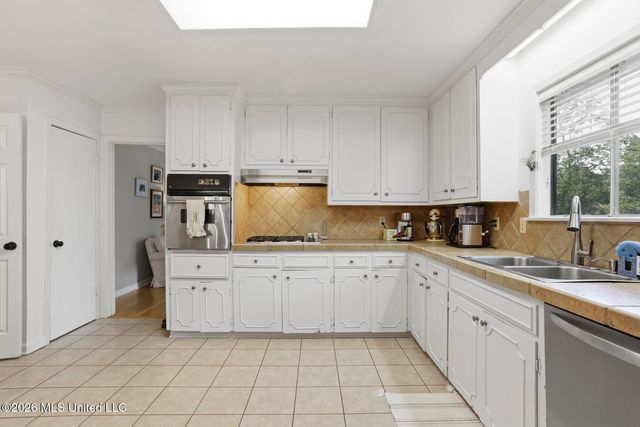 1527 Kimwood Circle, Jackson, MS 39211