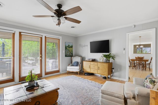1527 Kimwood Circle, Jackson, MS 39211