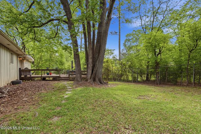 1527 Kimwood Circle, Jackson, MS 39211