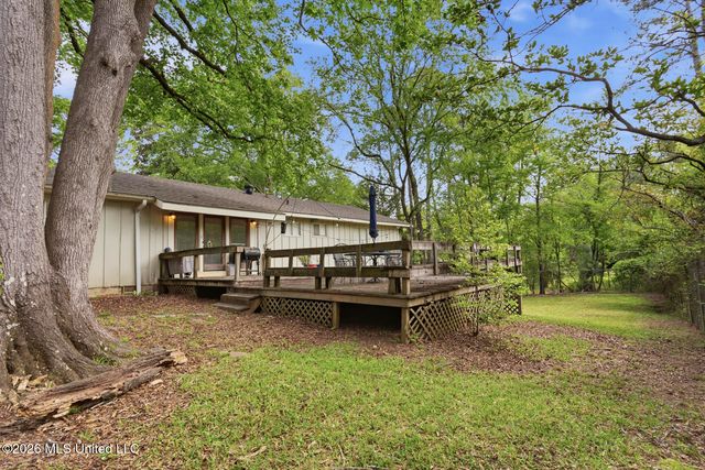 1527 Kimwood Circle, Jackson, MS 39211