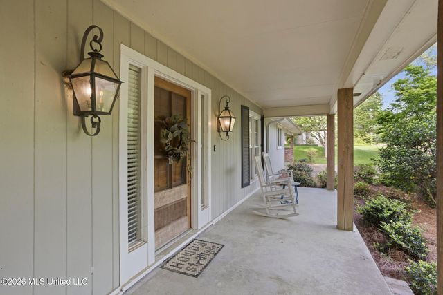 1527 Kimwood Circle, Jackson, MS 39211