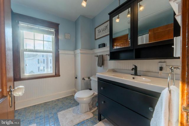 16 MAIN ST, Felton, PA 17322