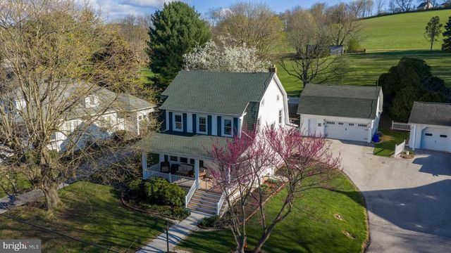 16 MAIN ST, Felton, PA 17322