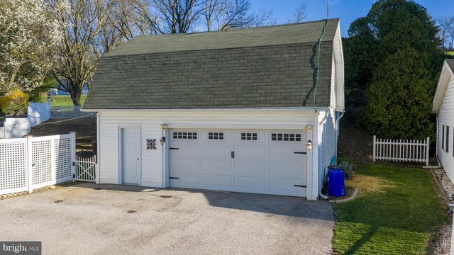 16 MAIN ST, Felton, PA 17322