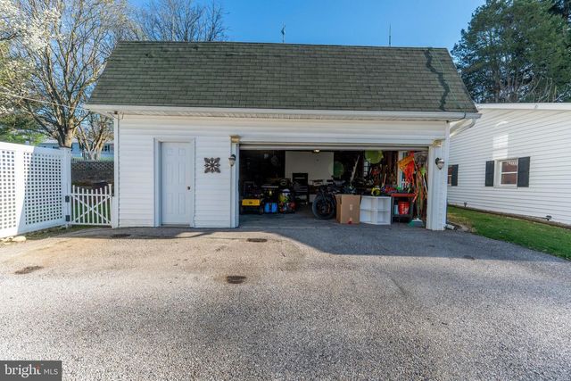 16 MAIN ST, Felton, PA 17322