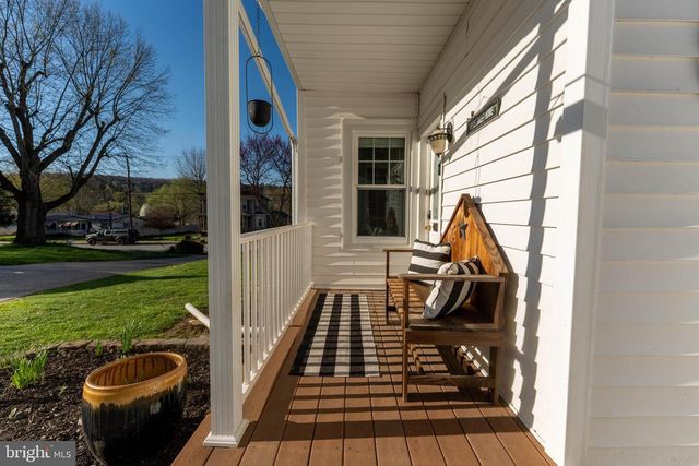 16 MAIN ST, Felton, PA 17322