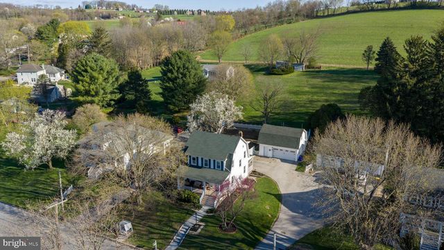 16 MAIN ST, Felton, PA 17322