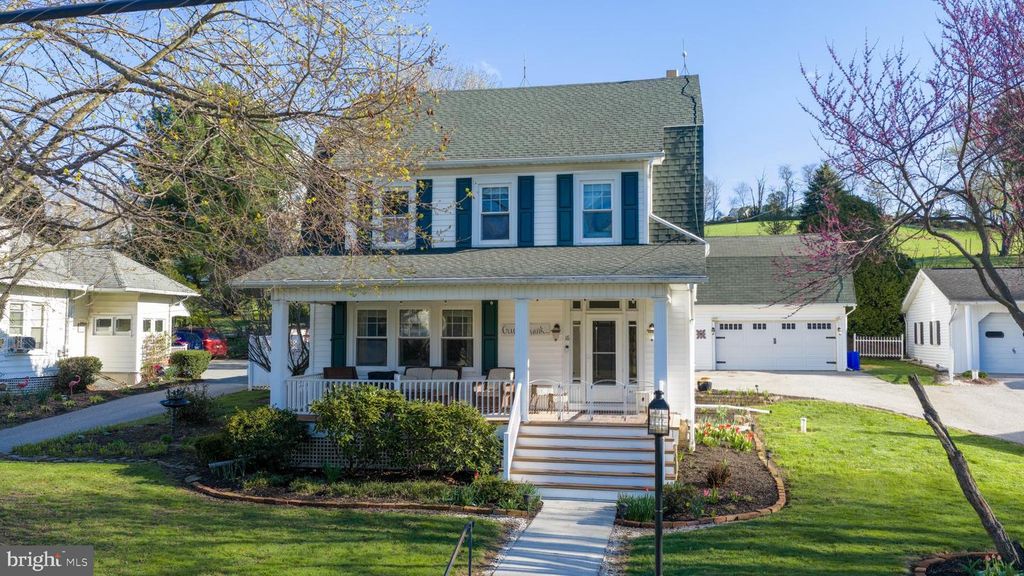 16 MAIN ST, Felton, PA 17322