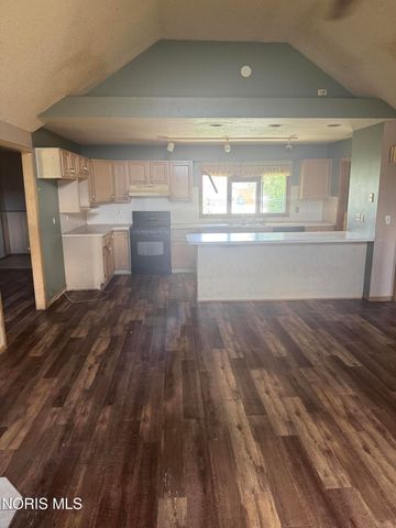 4213 Pearson Parkway, Oregon, OH 43616
