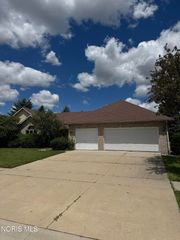 4213 Pearson Parkway, Oregon, OH 43616