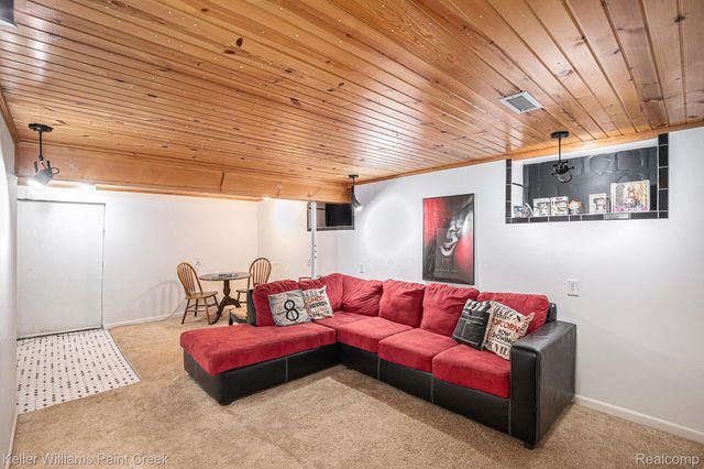 325 West Flint Street, Lake Orion Village, MI 48362