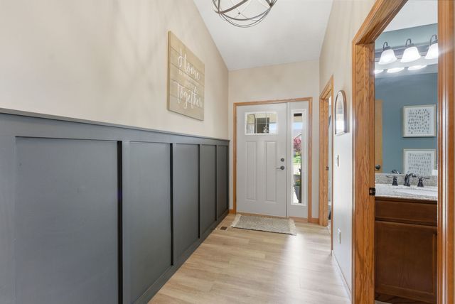 605 Danielle Court, Blue Grass, IA 52726