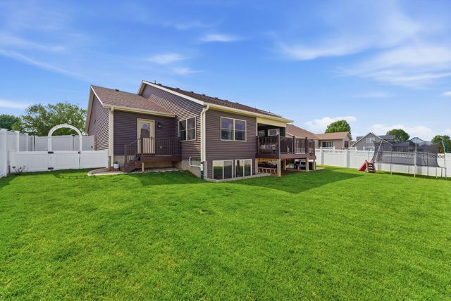 605 Danielle Court, Blue Grass, IA 52726