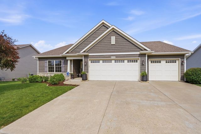 605 Danielle Court, Blue Grass, IA 52726