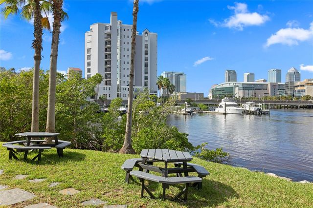 943 NORMANDY TRACE ROAD, Tampa, FL 33602